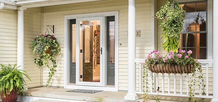 screen door installation in Keyes
